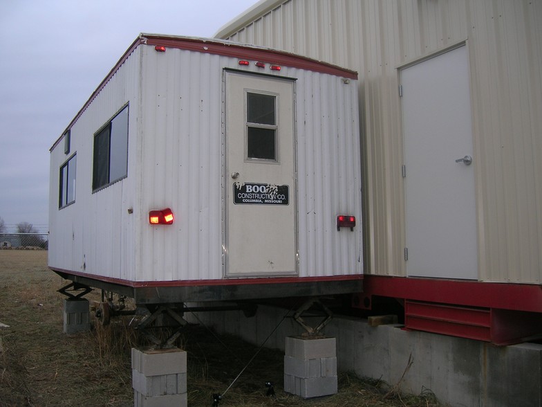 140 Midwest Ln, Strafford, MO à louer - Photo du bâtiment - Image 3 de 10