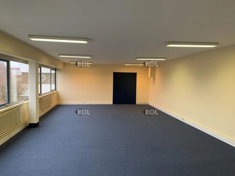 Industrial in Tremblay-en-France for lease - Interior Photo - Image 3 of 4