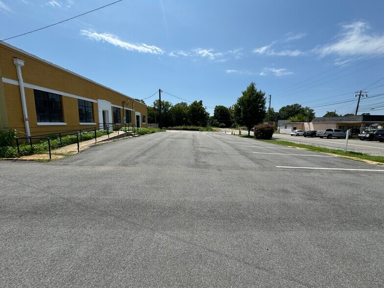 321 S Jefferson Ave, Eatonton, GA à vendre - Photo du bâtiment - Image 3 de 18