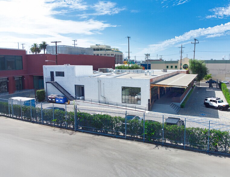 2045 Violet St, Los Angeles, CA à vendre - Photo du bâtiment - Image 2 de 4