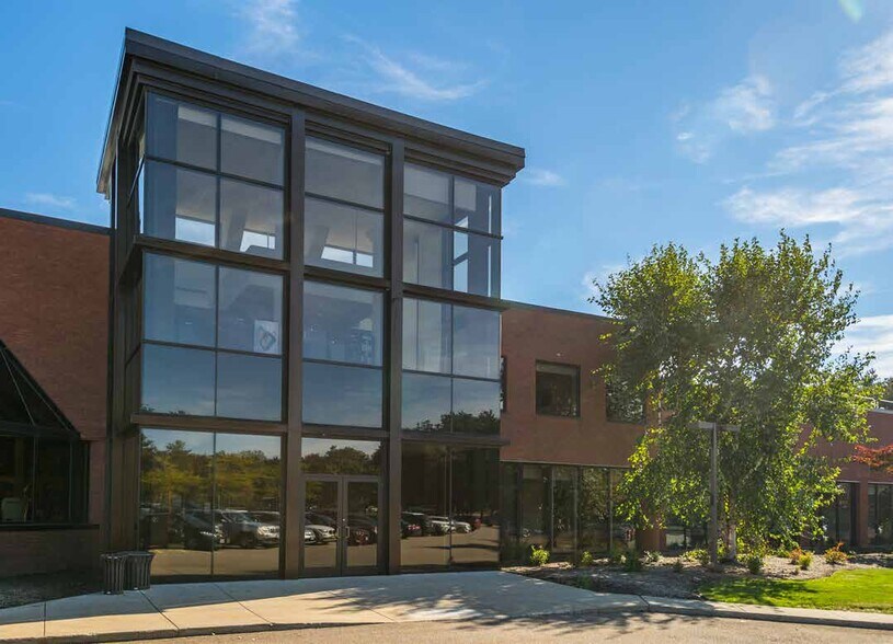 575 West St, Mansfield, MA à louer - Photo du bâtiment - Image 3 de 12