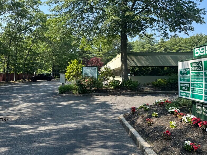 595 Rt-25a, Miller Place, NY à louer - Photo du bâtiment - Image 2 de 4