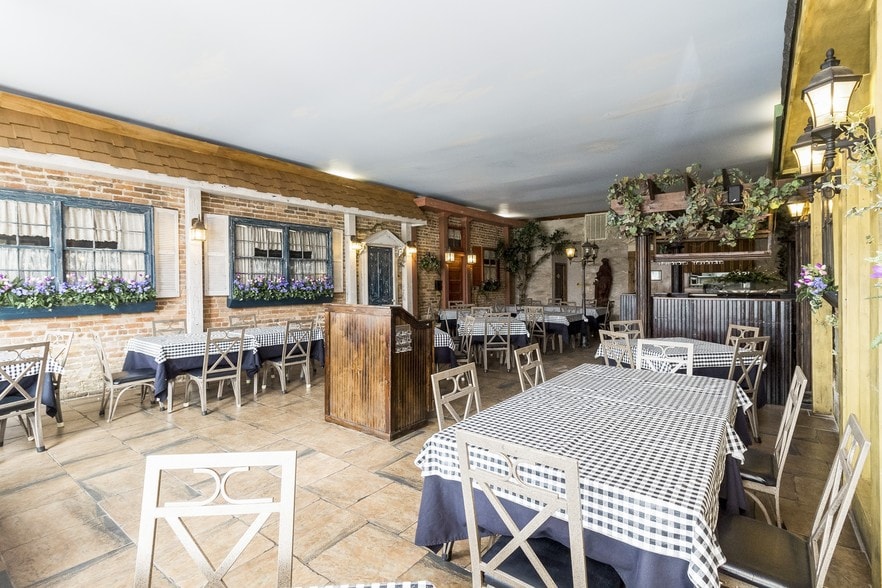 106 Tennessee Ave S, Cowan, TN for sale - Primary Photo - Image 1 of 21