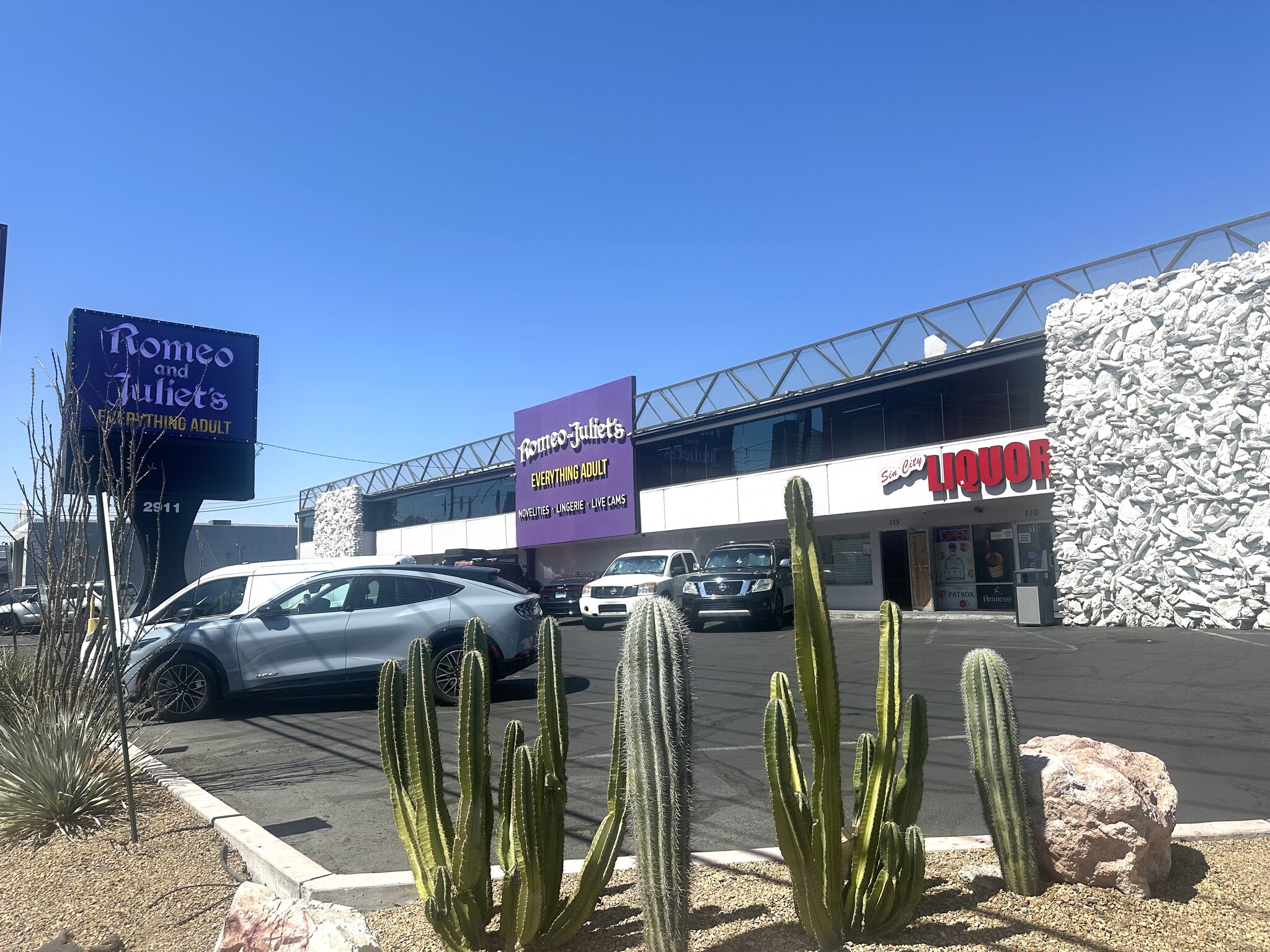 2911-2943 Sammy Davis Jr Dr, Las Vegas, NV for lease Building Photo- Image 1 of 8