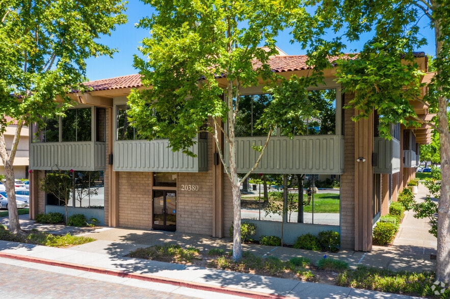 20380 Town Center Ln, Cupertino, CA à vendre - Photo du bâtiment - Image 3 de 8
