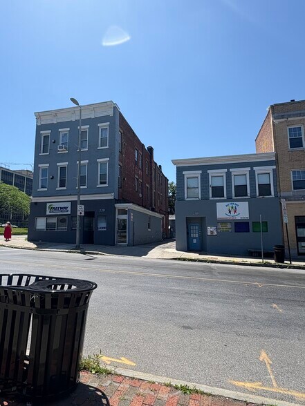 218 Main St, Poughkeepsie, NY à vendre - Photo du bâtiment - Image 2 de 4