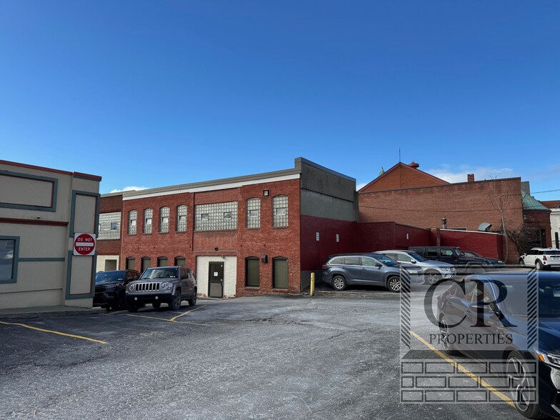 181 Church St, Poughkeepsie, NY à vendre - Photo du bâtiment - Image 2 de 12