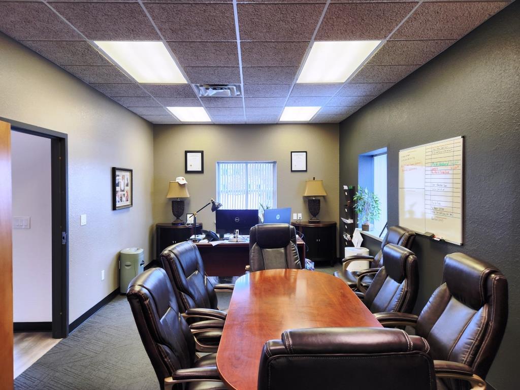 1833 Executive Dr, Oconomowoc, WI for lease Interior Photo- Image 1 of 10