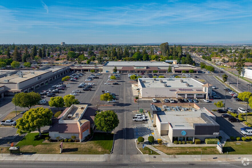4320-4422 Ming Ave, Bakersfield, CA for sale - Building Photo - Image 3 of 11