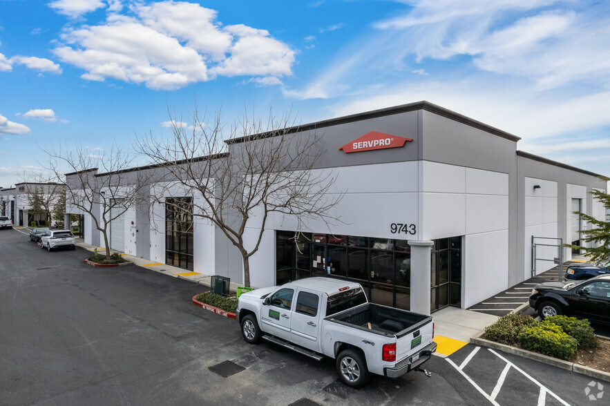9743 Kent St, Elk Grove, CA for lease - Building Photo - Image 1 of 6