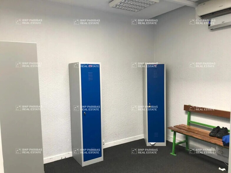 Local d'activités dans Décines-Charpieu à vendre - Photo du bâtiment - Image 2 de 13