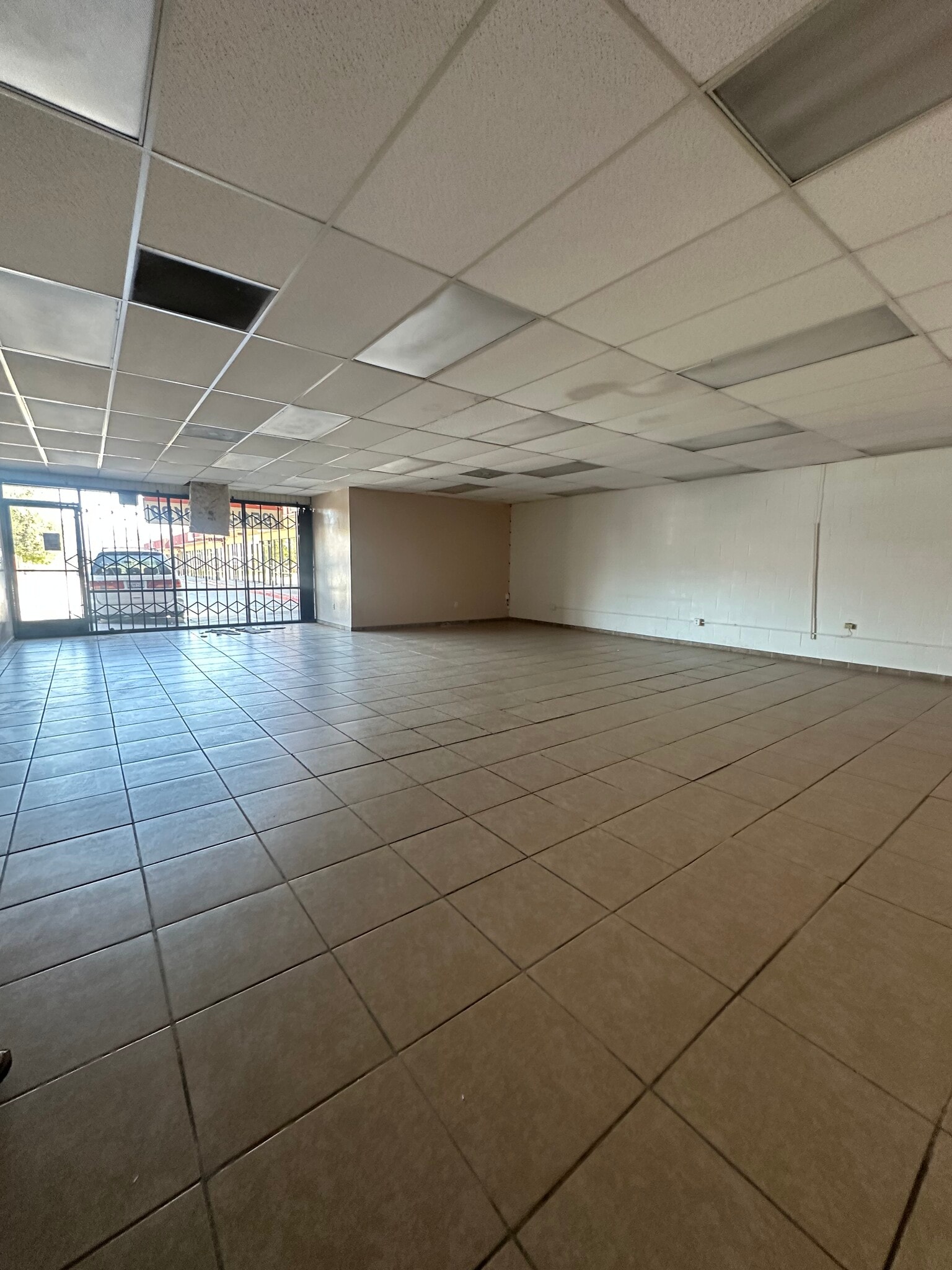 2715 W Foothill Blvd, Rialto, CA for lease Interior Photo- Image 1 of 1