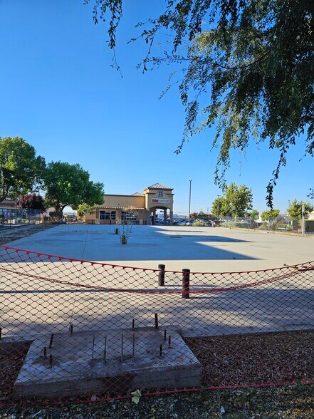 1349 W Pacheco Blvd, Los Banos, CA à vendre - Photo du bâtiment - Image 1 de 6