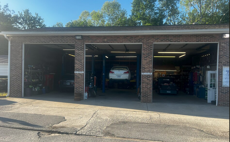 204 2nd St NE, Burkeville, VA à vendre - Photo du bâtiment - Image 2 de 19