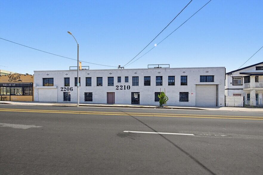 2210 W Temple St, Los Angeles, CA à louer - Photo du bâtiment - Image 1 de 11