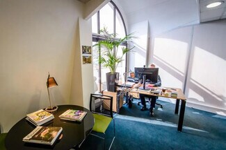 Plus de détails pour 20-22 Rue Des Petits Hôtels, Paris - Coworking à louer