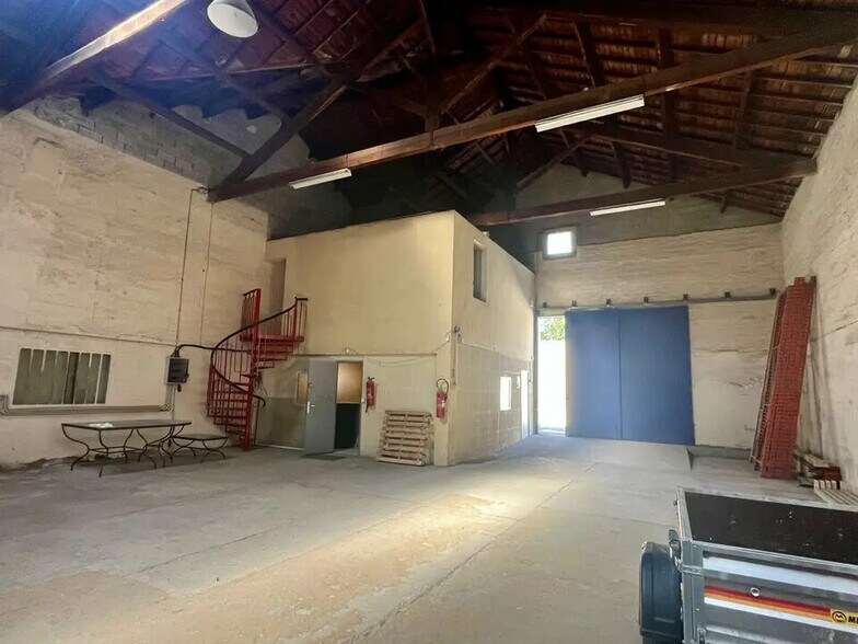 Flex dans Carpentras à louer - Photo du bâtiment - Image 3 de 12