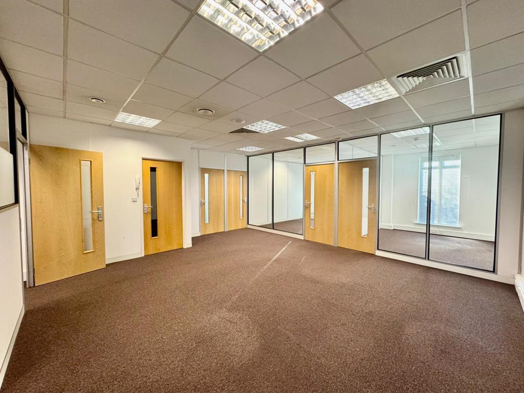 9 Shirwell Cres, Milton Keynes, BKM MK5 1GA - Unit 9 -  - Interior Photo - Image 1 of 6