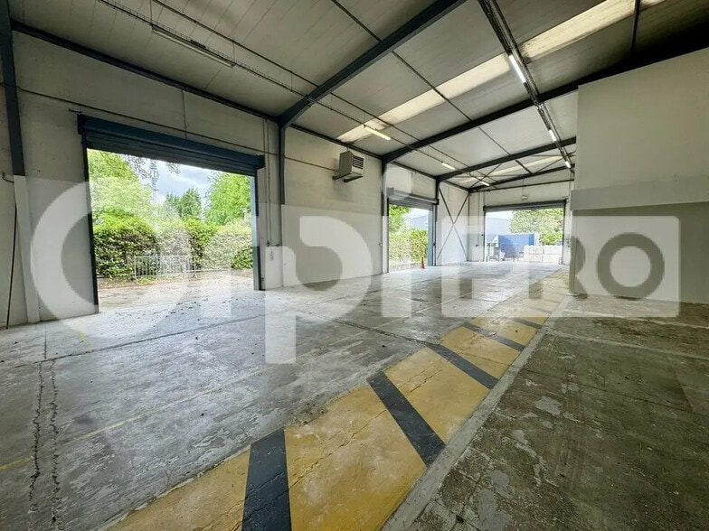 Office in Morangis for lease - Building Photo - Image 1 of 12