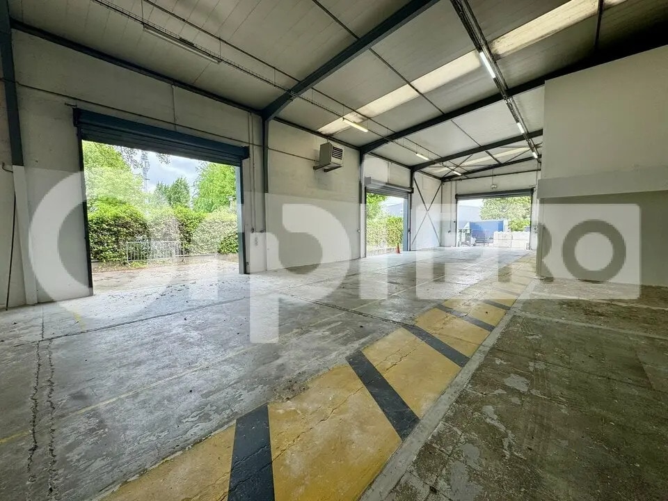 Office in Morangis for lease Building Photo- Image 1 of 13