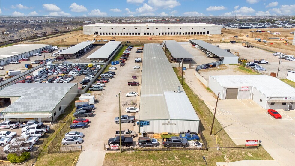 10027 Harmon Rd, Fort Worth, TX à louer - Photo du bâtiment - Image 2 de 26