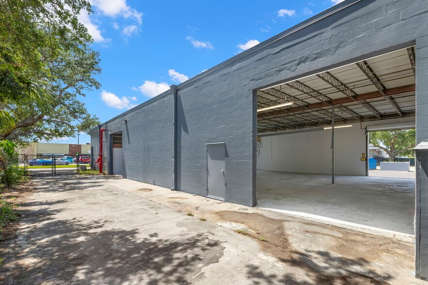 1195 Kapp Dr, Clearwater, FL à louer - Photo du bâtiment - Image 2 de 11