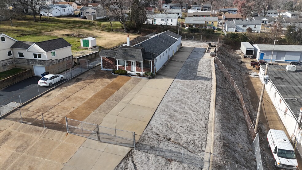 10703 Tesshire Dr, Saint Louis, MO à vendre - Photo du bâtiment - Image 1 de 12