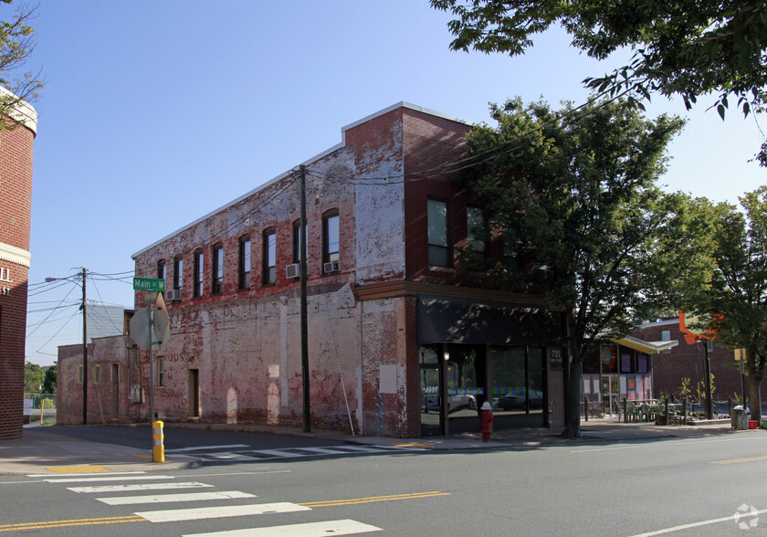 731 W Main St, Charlottesville, VA for sale - Primary Photo - Image 1 of 2