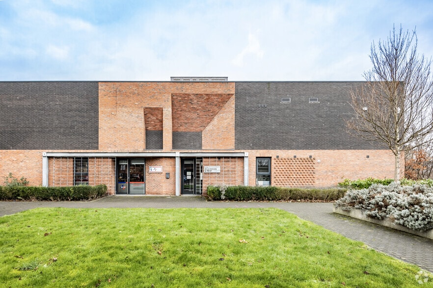 325 Ordsall Ln, Salford à vendre - Photo du bâtiment - Image 3 de 33