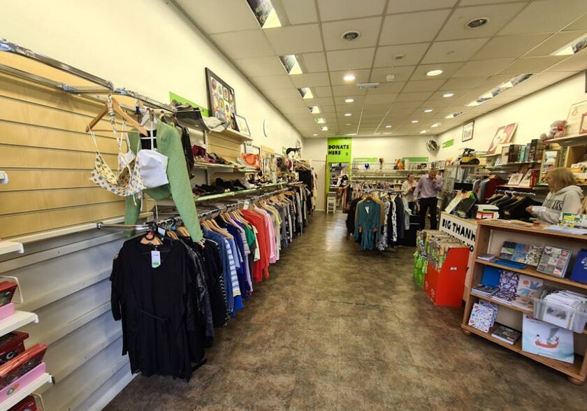 17 High St, Weybridge à louer - Photo intérieure - Image 3 de 5