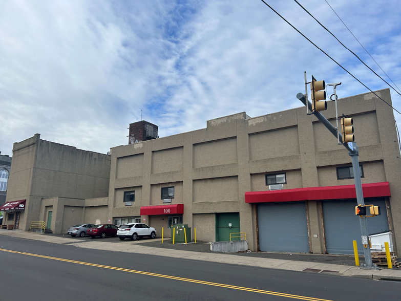 100-118 Congress St, Bridgeport, CT for lease - Building Photo - Image 1 of 8