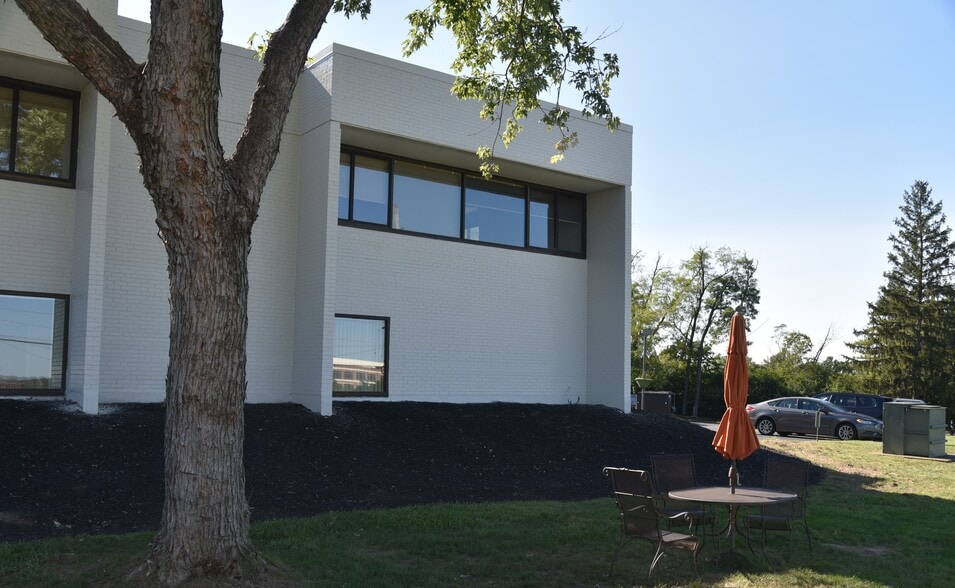 9900 Carver Rd, Blue Ash, OH for lease - Building Photo - Image 2 of 7