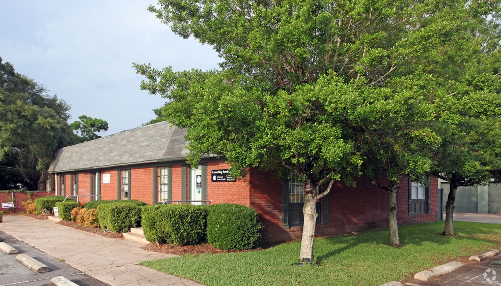 17 Racetrack Rd, Fort Walton Beach, FL for lease - Building Photo - Image 2 of 10