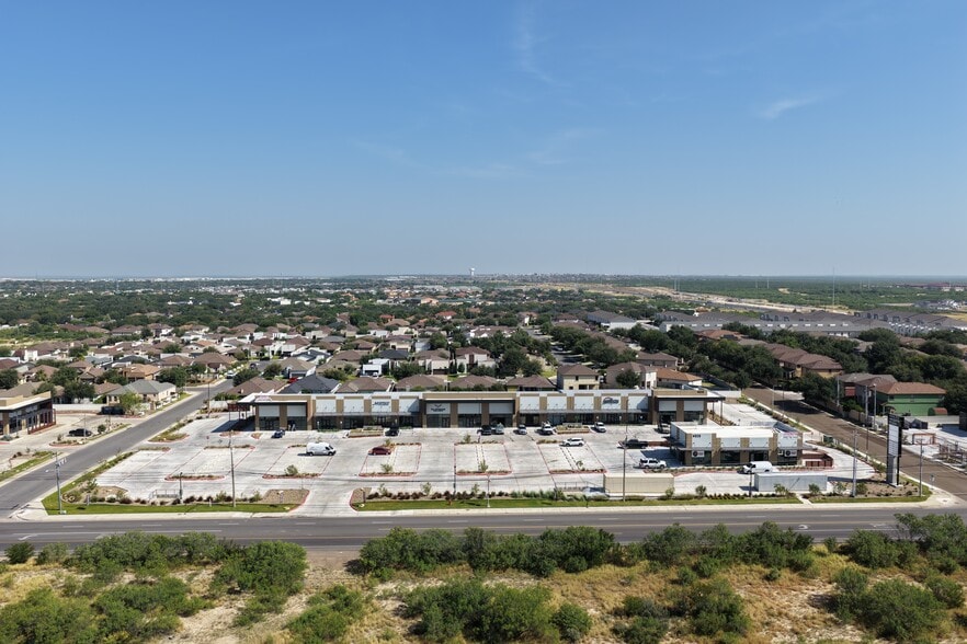 4002 Del Mar Blvd, Laredo, TX for lease - Building Photo - Image 3 of 7