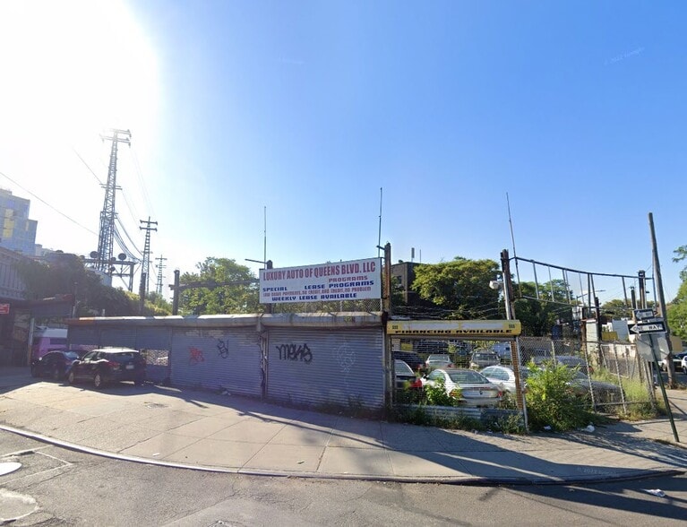 67-02 Queens Blvd, Woodside, NY for sale - Building Photo - Image 1 of 2