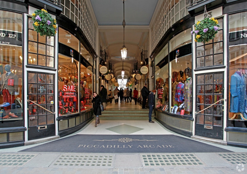 52 Jermyn St, Londres à louer - Photo du bâtiment - Image 3 de 12