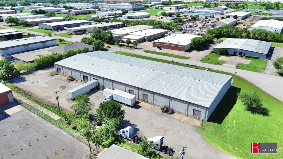 1000-1008 N Commercial Blvd, Arlington, TX for lease - Building Photo - Image 3 of 7