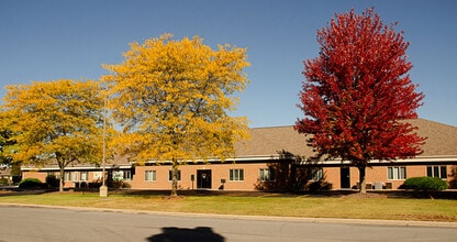 5793 W Grande Market Dr, Appleton, WI for lease Building Photo- Image 2 of 9