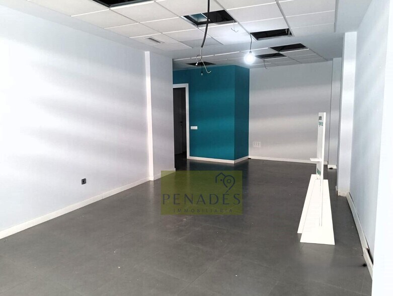 Retail in València for lease - Building Photo - Image 2 of 12