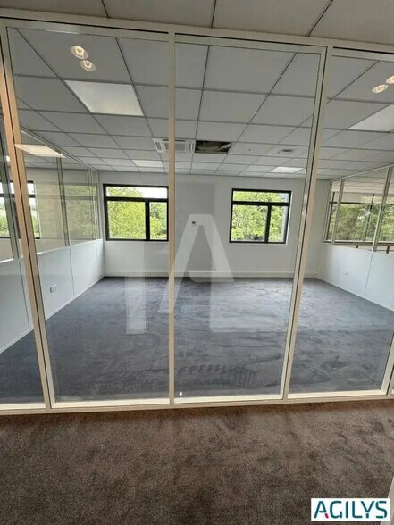 Industriel dans Lisses à louer - Photo intérieure - Image 2 de 7