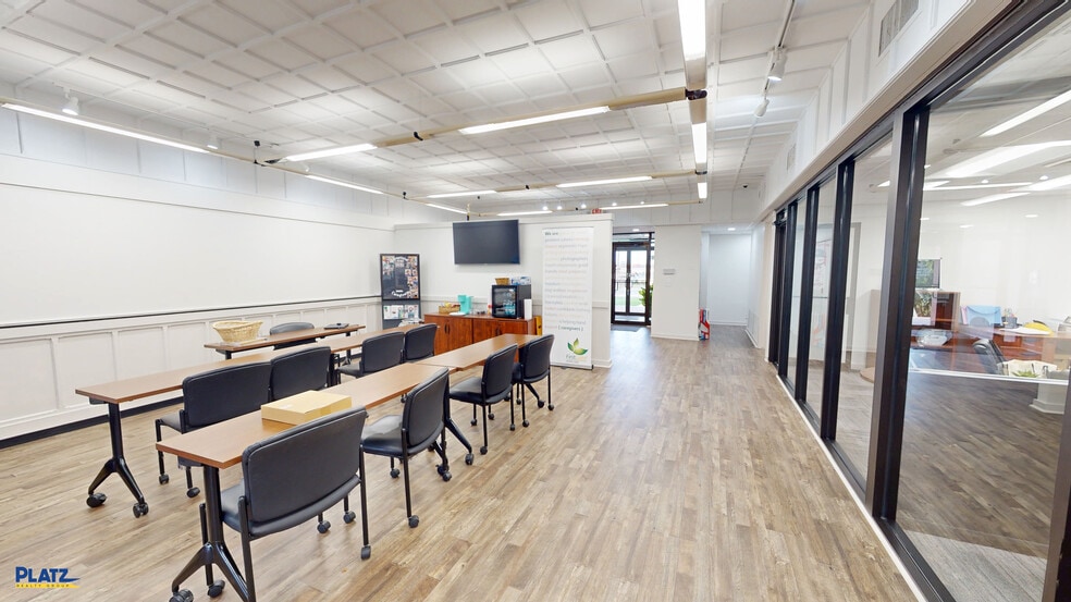 4390 Mahoning Ave, Youngstown, OH à vendre - Photo du bâtiment - Image 3 de 19