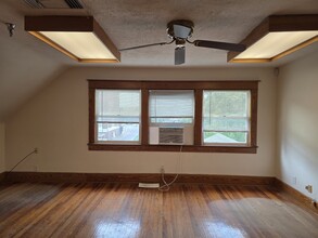 233 3rd St N, Saint Petersburg, FL à louer Photo intérieure- Image 1 de 5