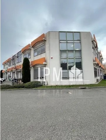 Office in Marseille for lease Building Photo- Image 1 of 5