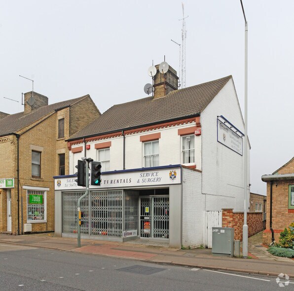 65 Oundle Rd, Peterborough à vendre - Photo principale - Image 1 de 2