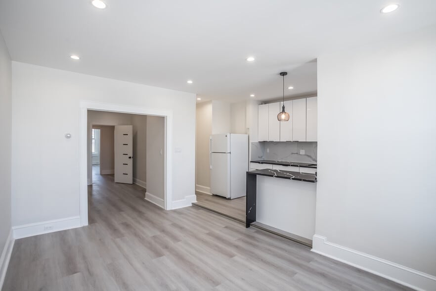 6717 Myrtle Ave, Glendale, NY à vendre - Photo du bâtiment - Image 3 de 32