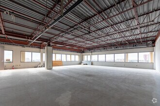 1603-1615 Dundas St E, Whitby, ON à louer Photo intérieure- Image 2 de 2