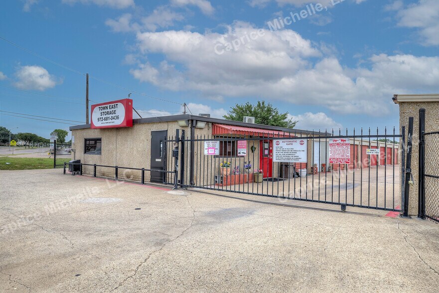 3818 N Town East Blvd, Mesquite, TX à vendre - Photo du bâtiment - Image 3 de 33