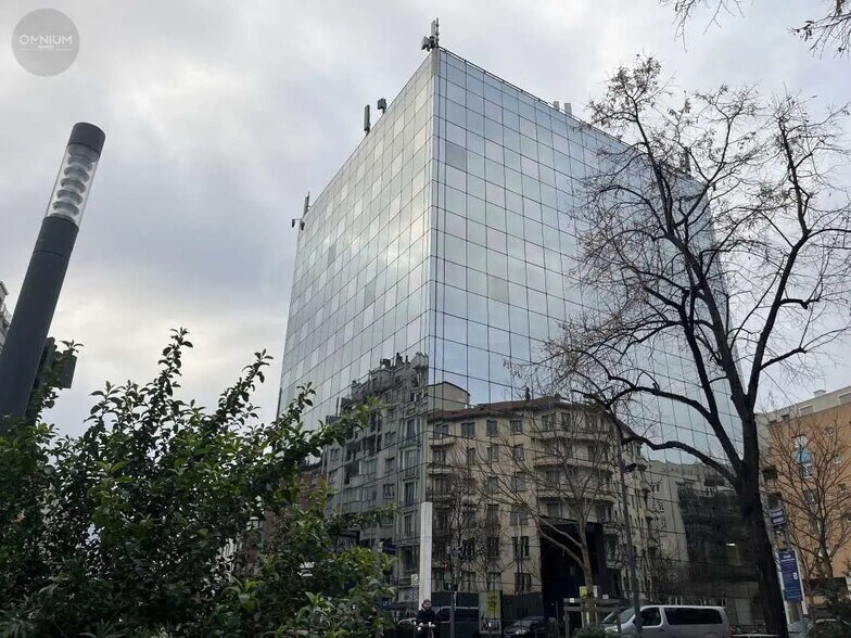 Bureau dans Villeurbanne à louer - Photo du bâtiment - Image 2 de 13