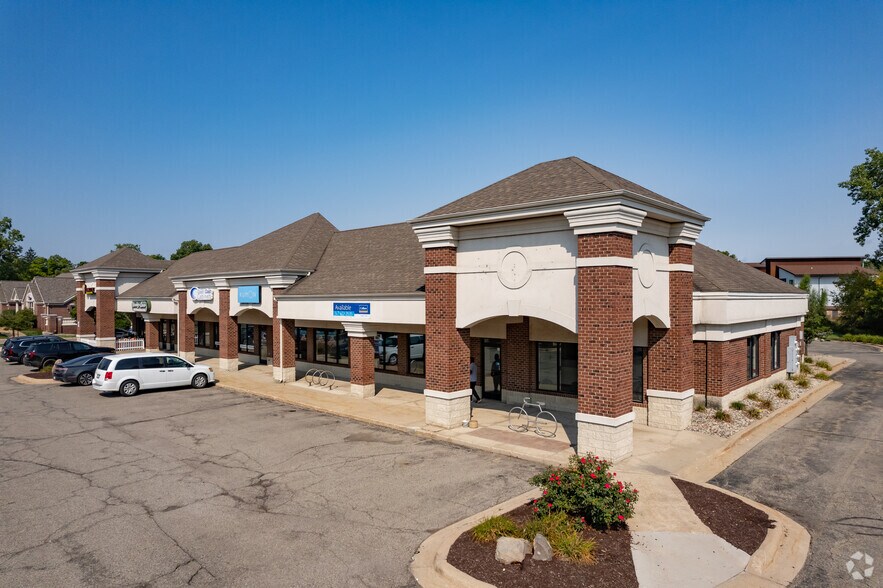 2398 Jolly Rd, Okemos, MI à louer - Photo du bâtiment - Image 2 de 4