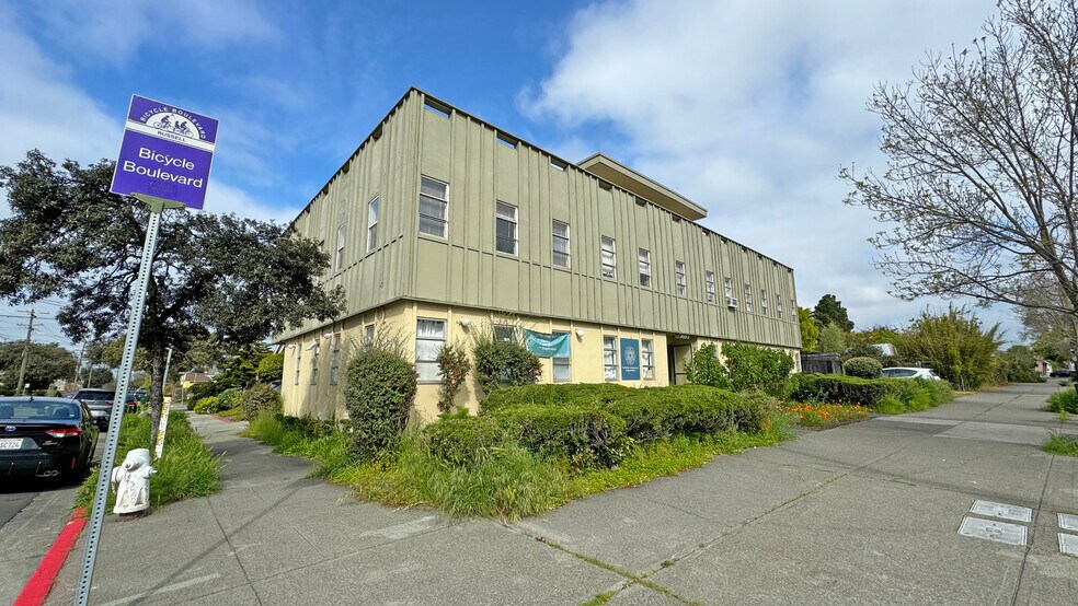 2880 Sacramento St, Berkeley, CA à louer - Photo du bâtiment - Image 2 de 22